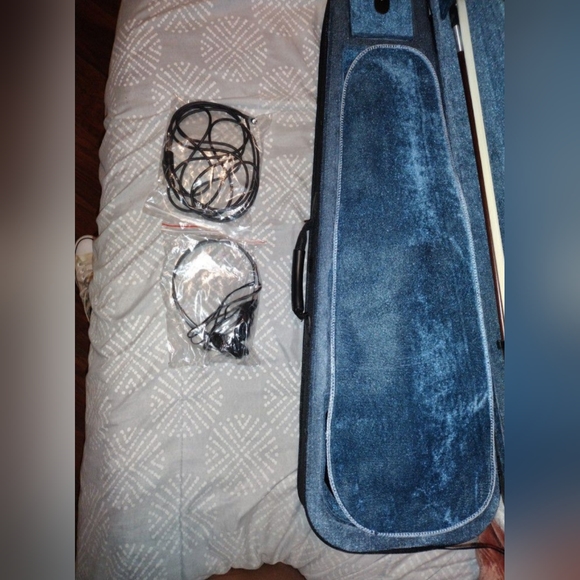 Cecilio electric violin - Picture 4 of 7